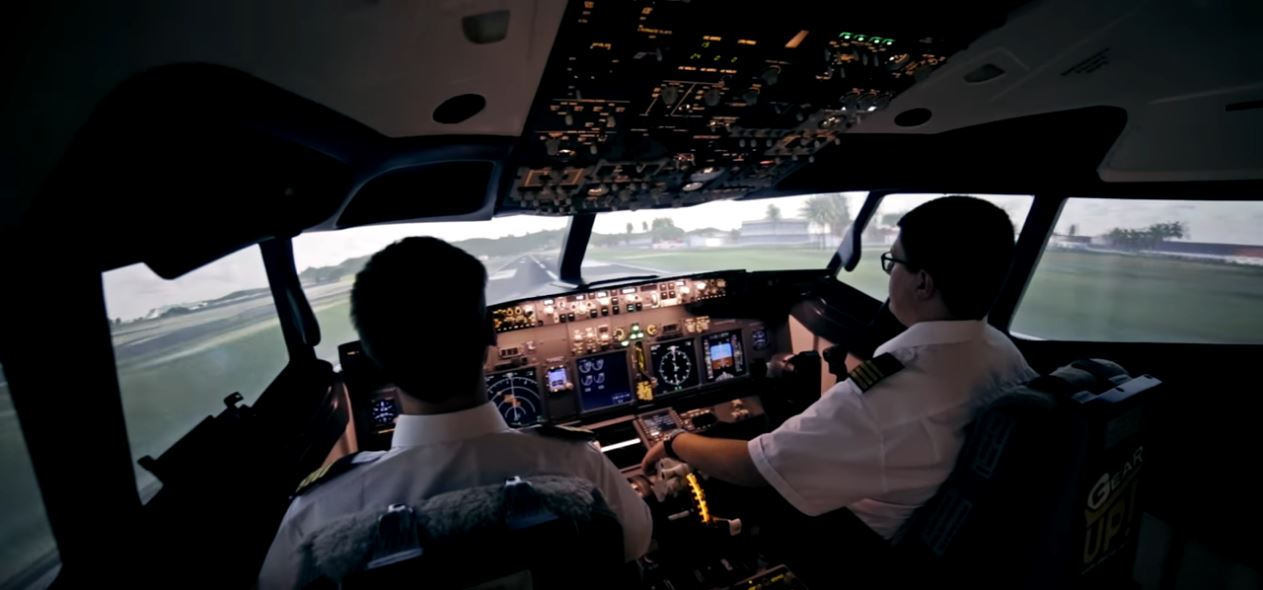 Simulateur en cockpit, Simulateur à cockpit fermé - Tous les fabricants de  l'aéronautique